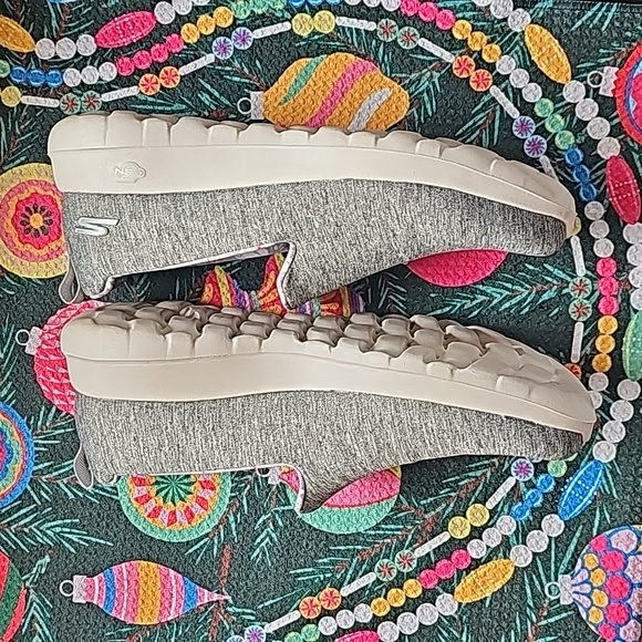 SKETCHERS GO WALK Joy Bella Yorkie Slip-Ins - Picture 3 of 6